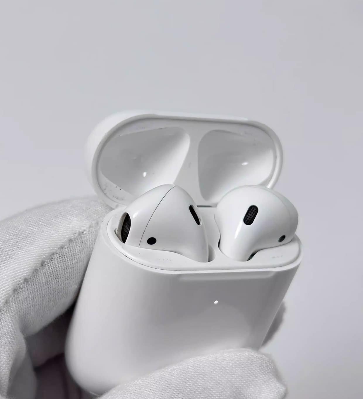Used Apple AirPods 2nd Generation – Verified Refurbished Bluetooth Earbuds