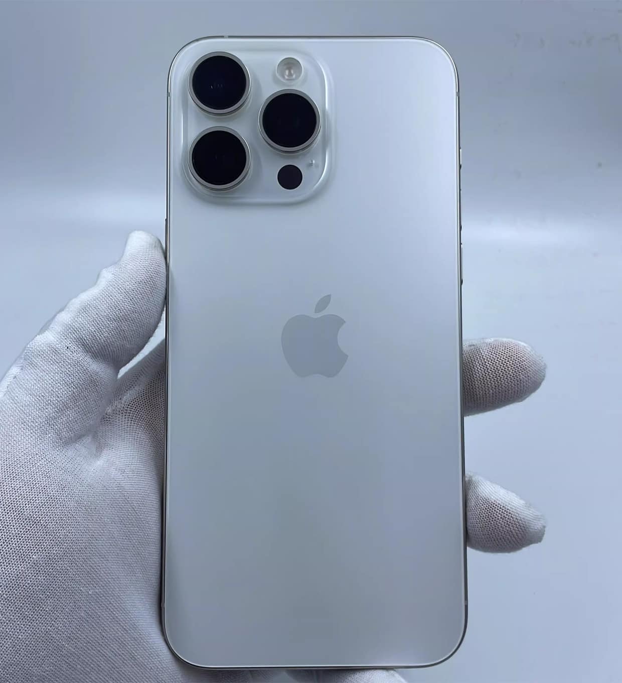 iPhone 15 Pro Max 256GB Front Verified