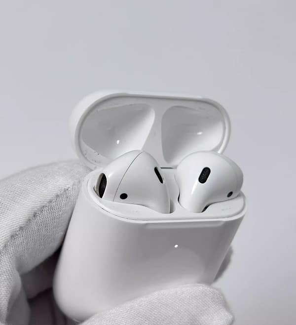 Used Apple AirPods 2nd Generation White Bluetooth Earbuds Used Apple AirPods 2nd Generation – Verified Refurbished Bluetooth Earbuds